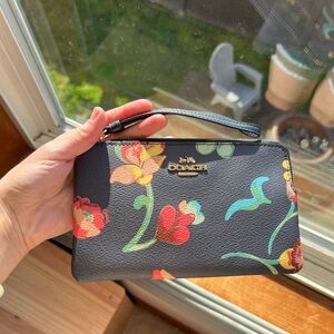 Coach Dreamy Land Floral Corner Zip Large Wristlet